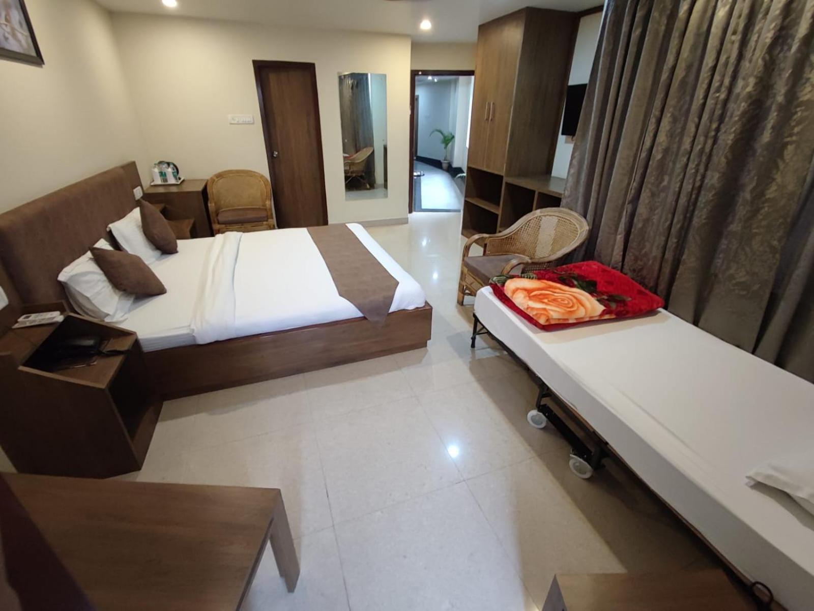 Swagatam Inn, 5 Minutes Walk From Guwahati Railway Station Exterior foto